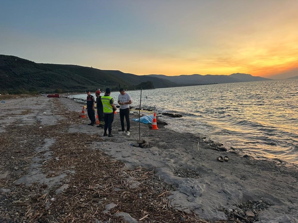 İznik Gölü’nde kaybolan yüzme hakemi için arama çalışması başlatıldı