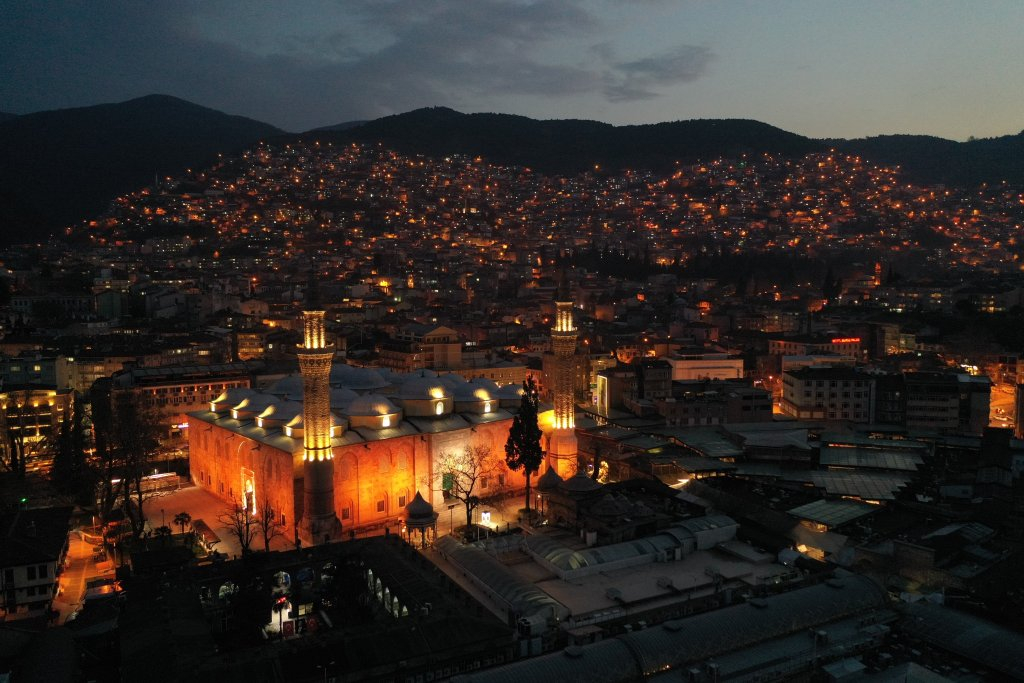 Asırlara meydan okuyan mekan: Bursa Ulu Camii