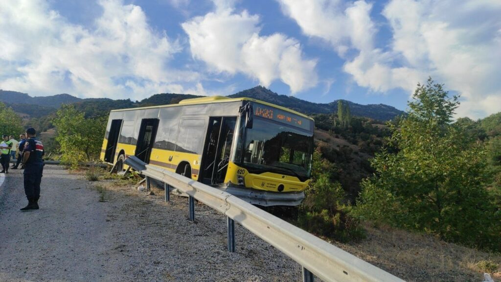 Bursa’da yoldan çıkan halk otobüsündeki 10 kişi yaralandı