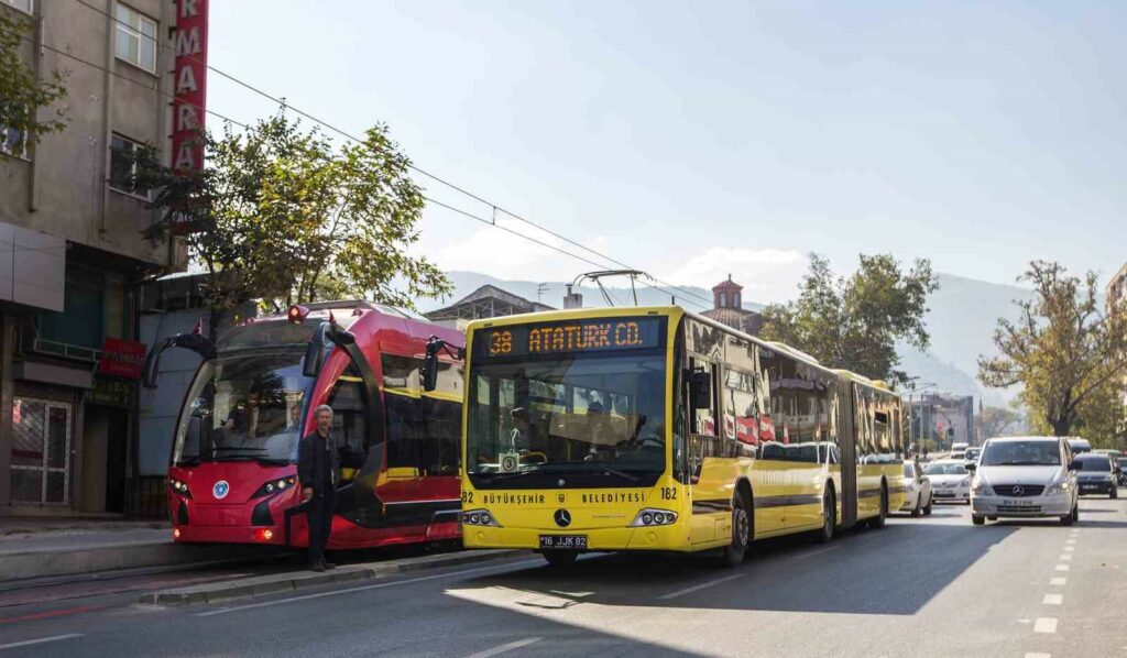 Bursa’da 65 yaş üstüne ücretsiz ulaşım imkanı sürüyor