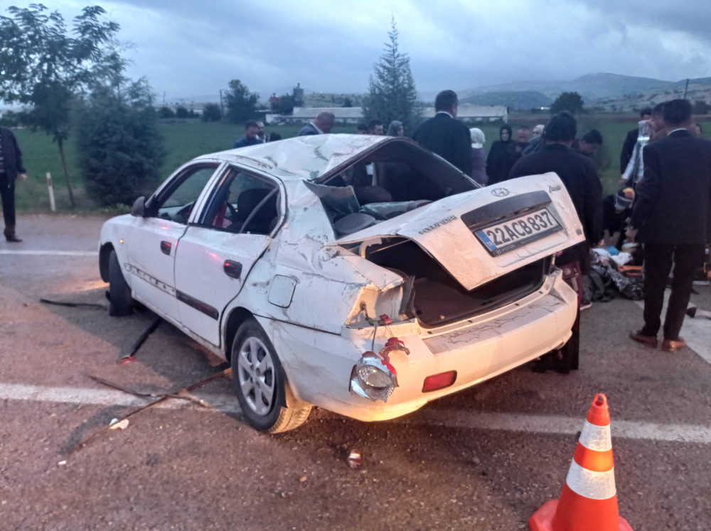 Bursa’da takla atan araçtaki baba kız öldü