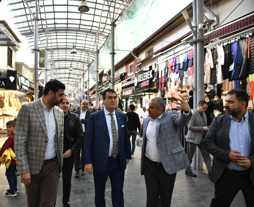 Bursa'da Uzun Çarşı’nın çatısının yanları kapatıldı