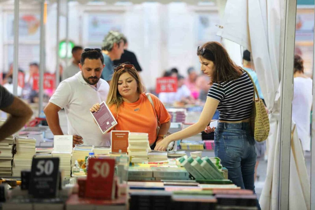 Mudanya 5. Kitap Fuarı ’Cumhuriyet ve Demokrasi’ temasıyla başladı