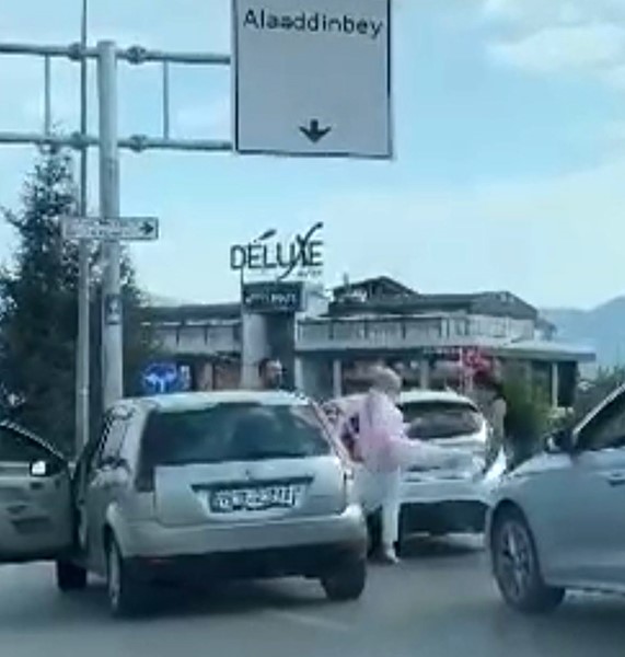 Bursa’da kadınların trafik kavgası kamerada