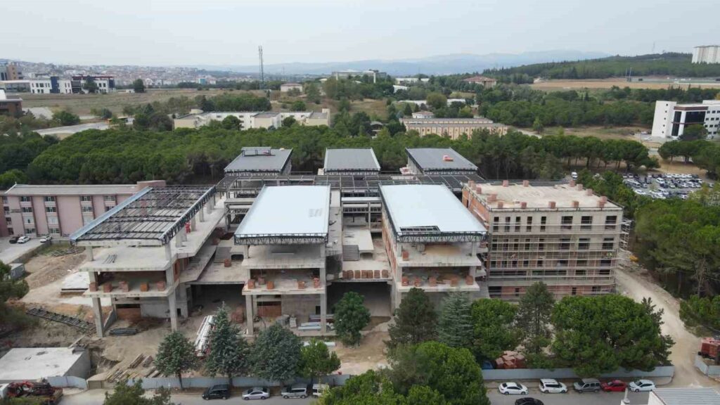 Uludağ Üniversitesi’ndeki bu derslikte 2 bin 500 öğrenci ders görecek