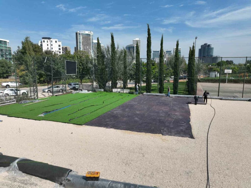 Bursa Büyükşehir Belediyesi futbol sahalarını yeniliyor