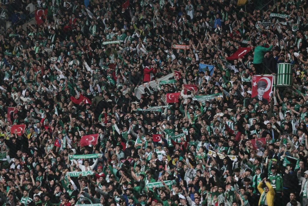 Bursaspor, taraftarları stada çekmek için maçı yayınlamayacak