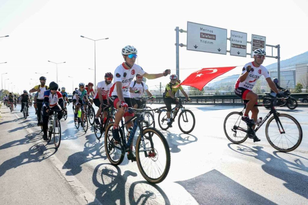 Cumhuriyet için Tophane’den Mudanya’ya pedal çevirdiler