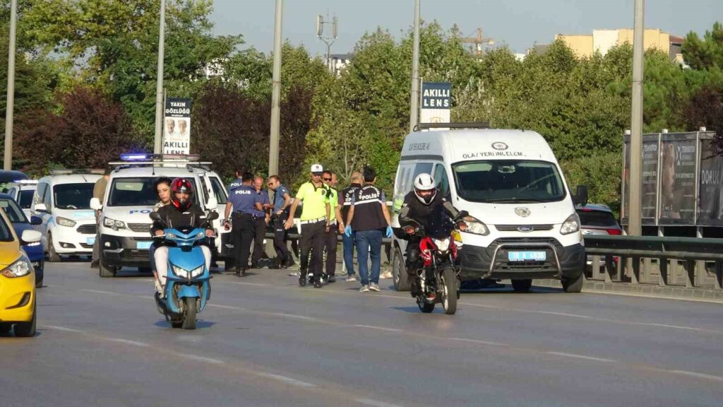 Bursa’da refüje çarpan motosikletli öldü