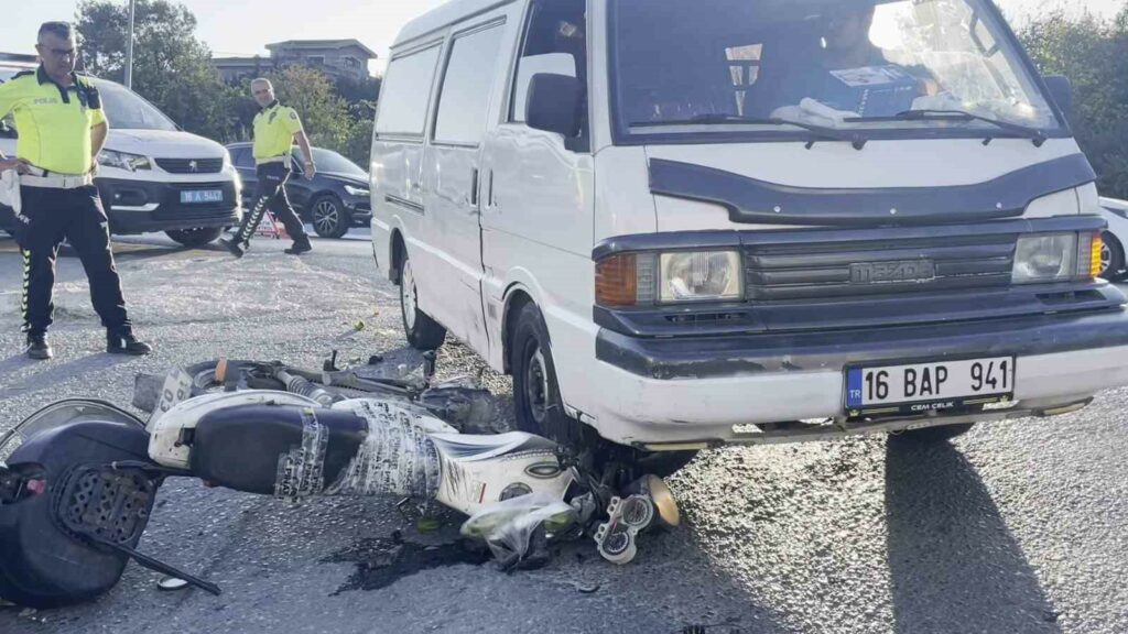 Bursa’da minibüsün çarptığı motosikletli ağır yaralandı