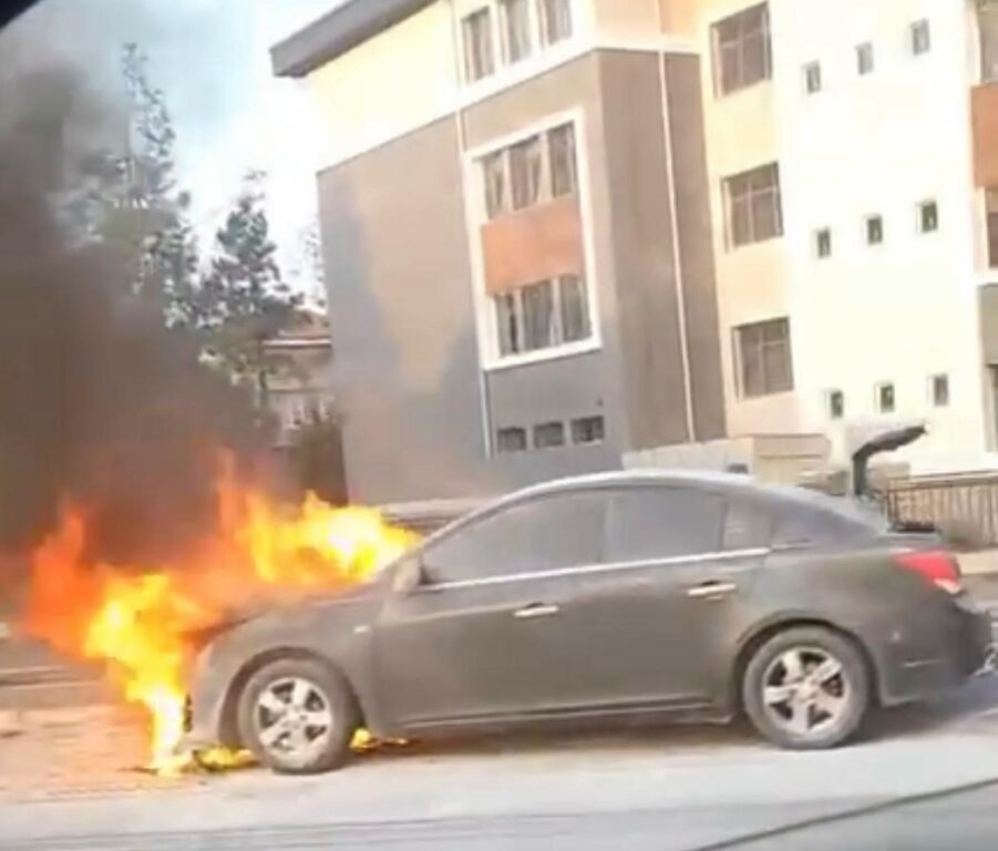 Bursa’da seyir halindeki otomobil yandı