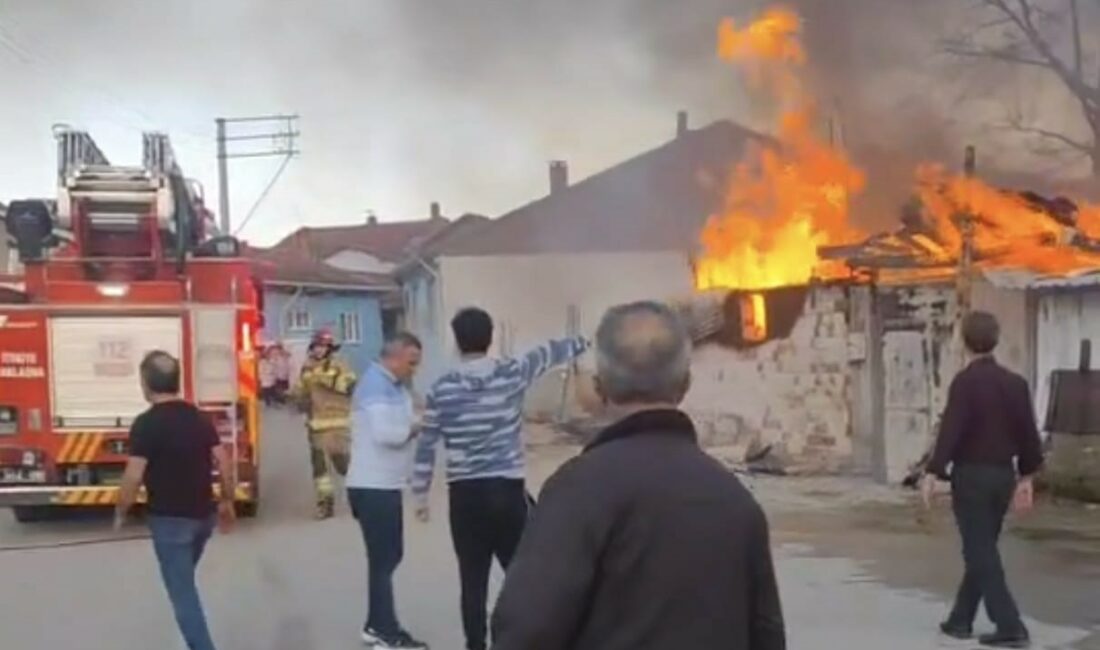 İnegöl’de bahçede yakılan ateş evi küle döndürdü