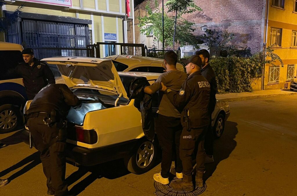 Bursa polisi uyuşturucu madde ve silah ele geçirdi