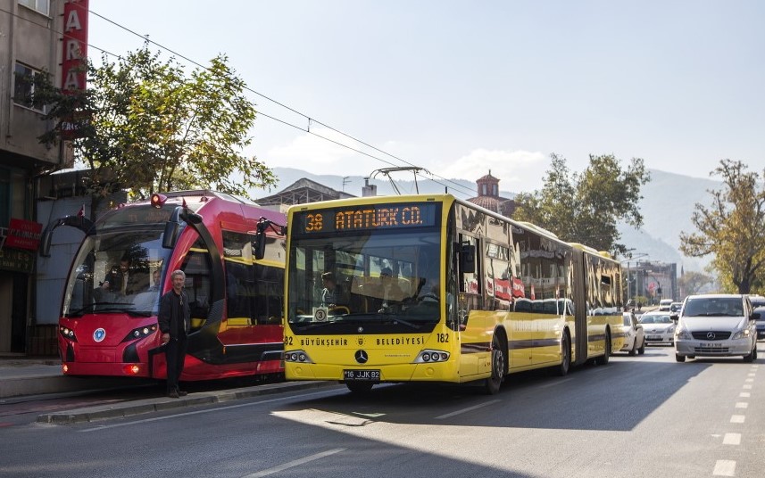 BURSA’DA VATANDAŞLARIN TÖREN VE