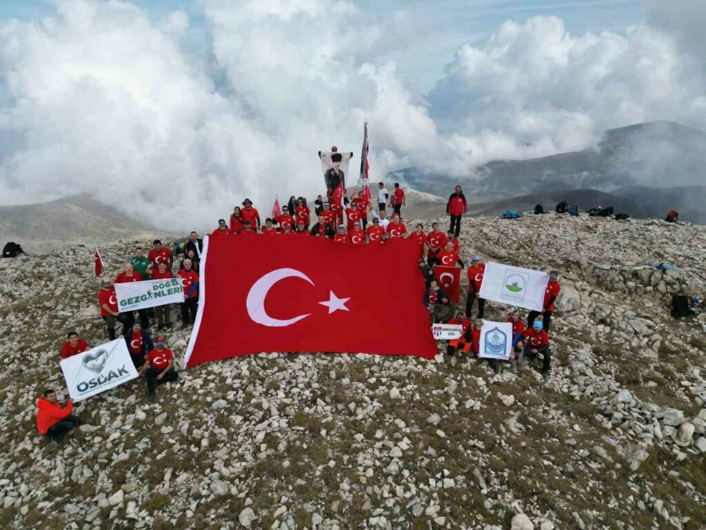 Osmangazili dağcıların ‘100. yıl’ zirve tırmanışı