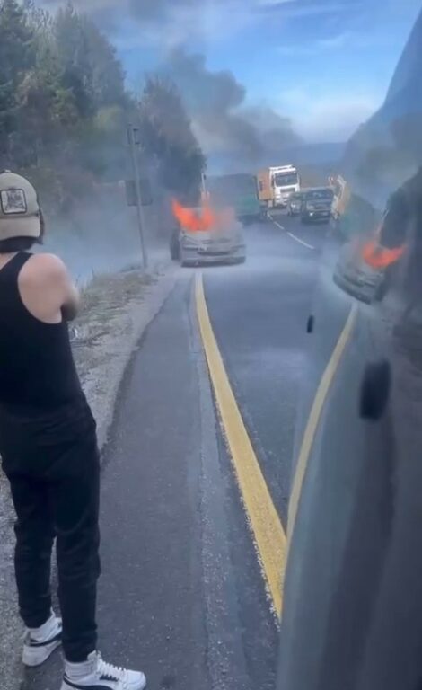 Bursa’da otomobil alev alev topuna döndü