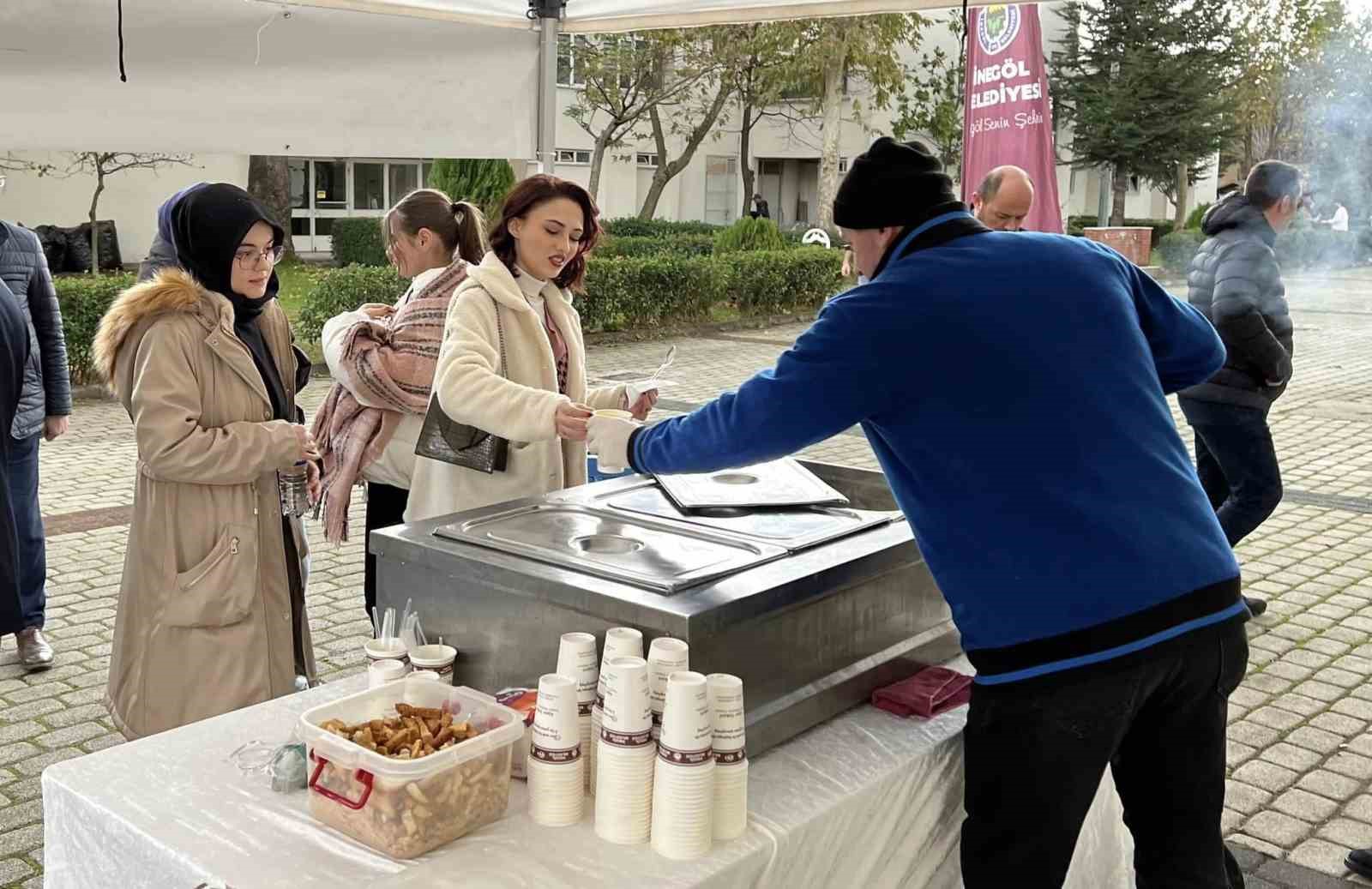 İnegöl Belediyesi’nden öğrencilerin içini ısıtan jest