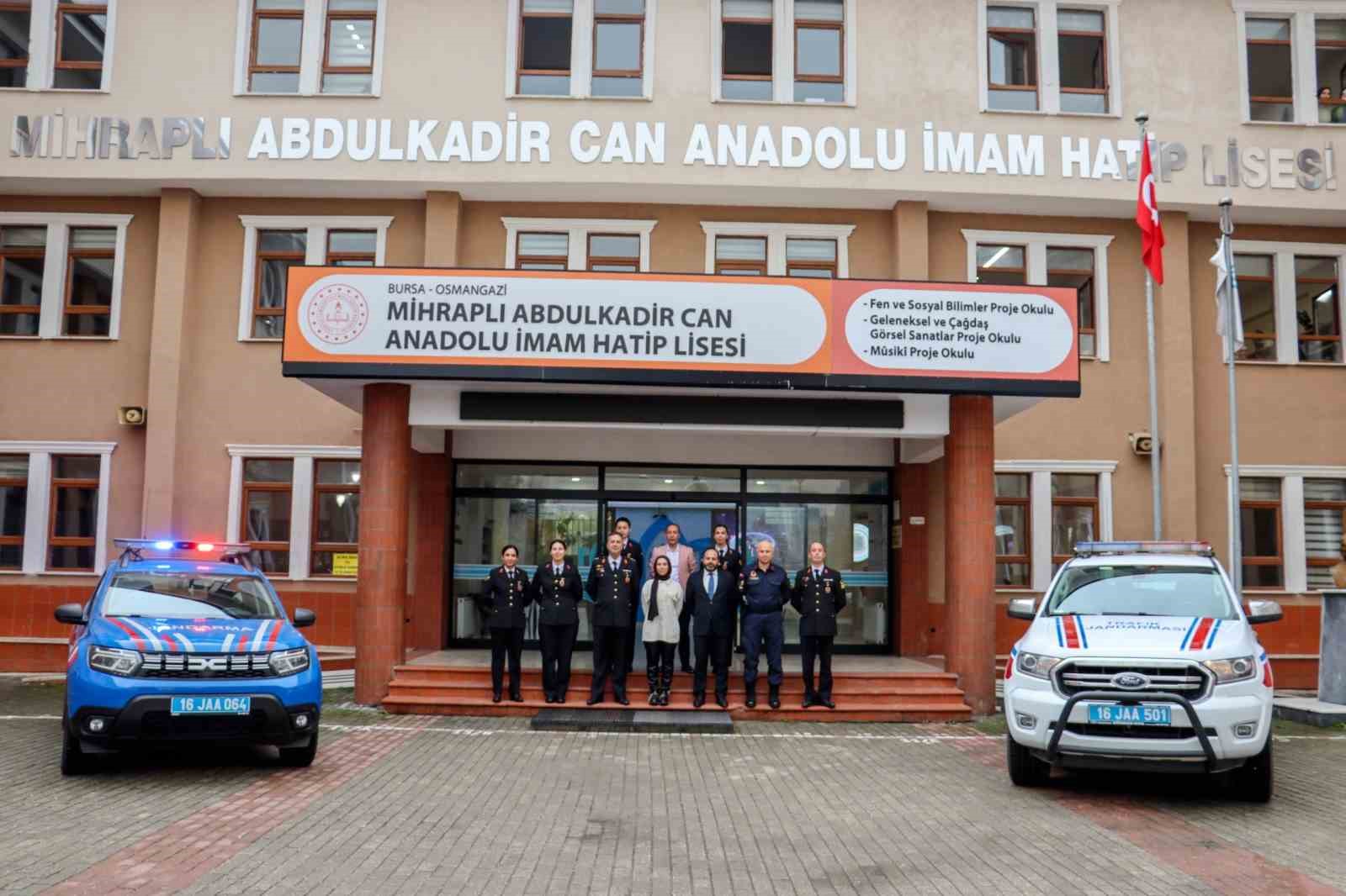 Jandarmadan şehit kızına öğretmenler günü sürprizi