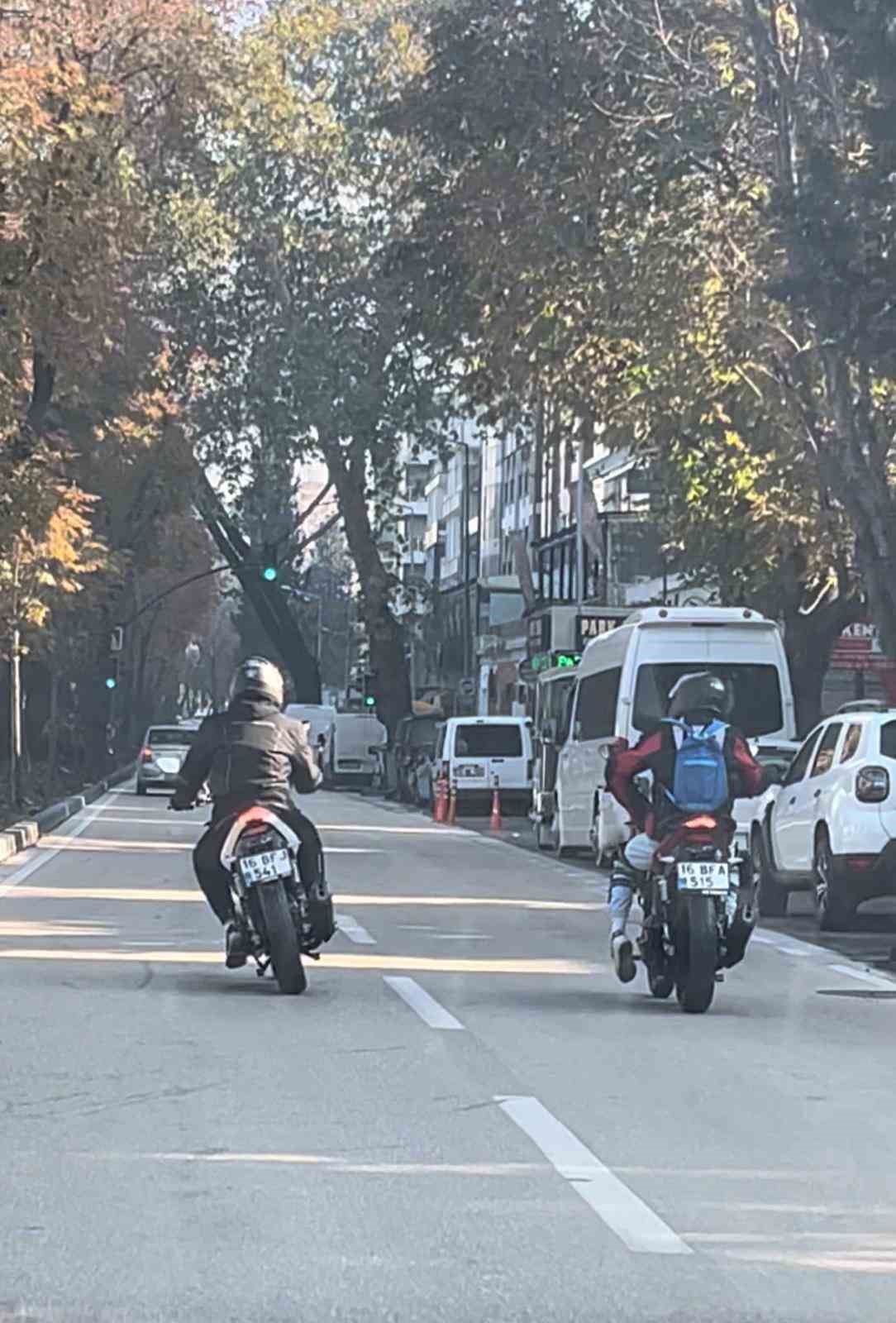 Bursa’da motosiklet üzerinde dans edip trafiği tehlikeye attı cezadan kaçamadı