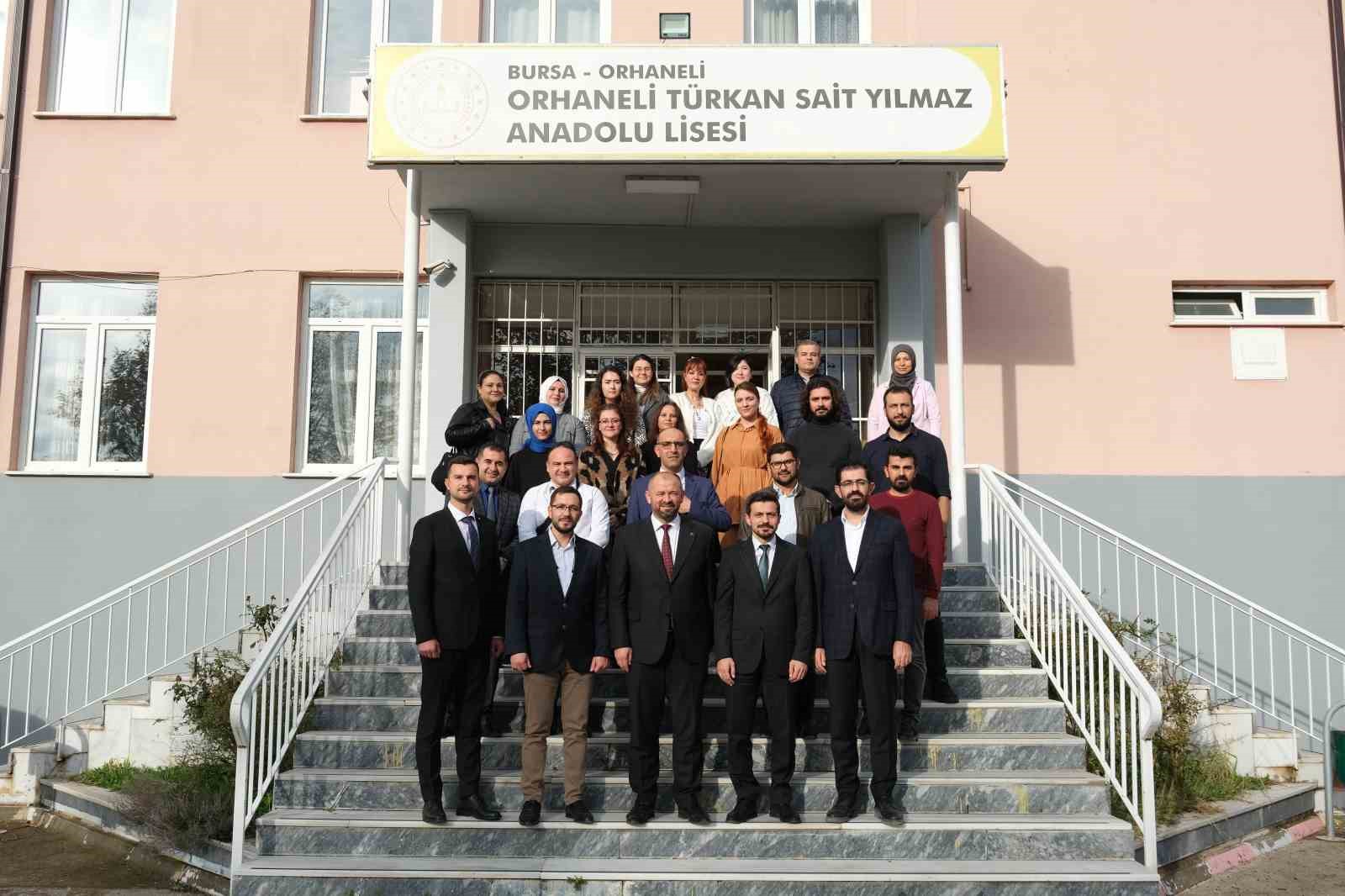 Orhaneli Belediye Başkanı Aykurt öğretmenleri unutmadı