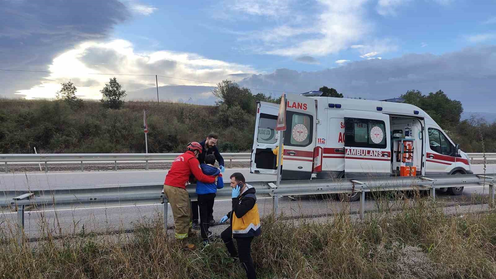 Bursa’da otomobil refüje uçtu: 3 yaralı