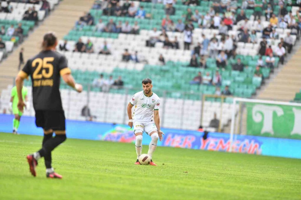 TFF 2. Lig: Bursaspor: 1 – Kırşehir FSK: 3