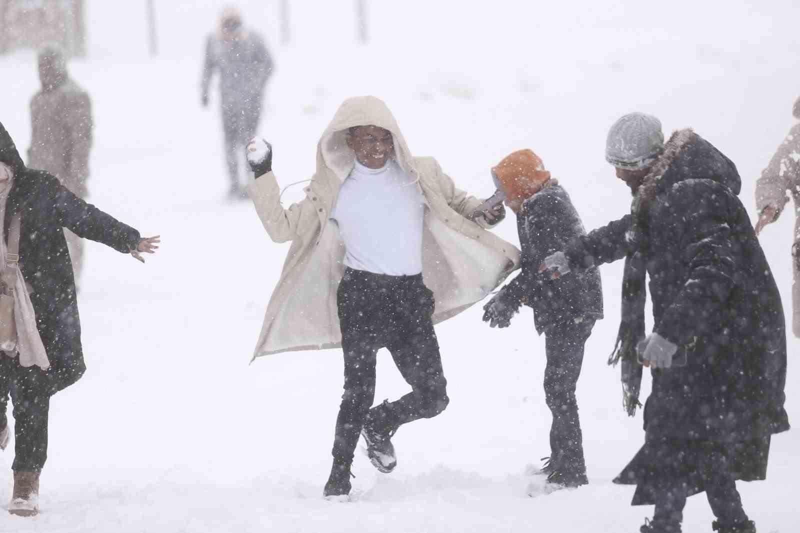 Uludağ’da kar sevinci