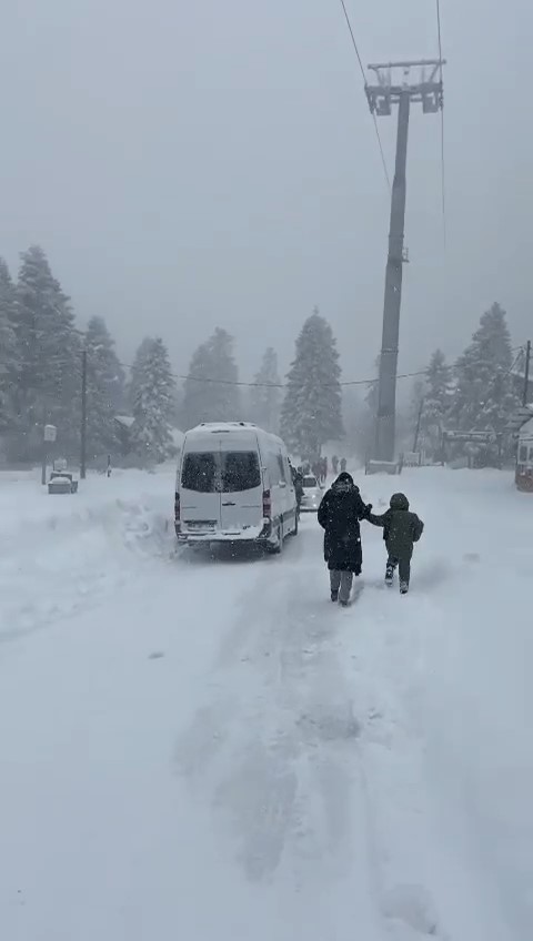 Uludağ’da yoğun kar zor anlar yaşattı