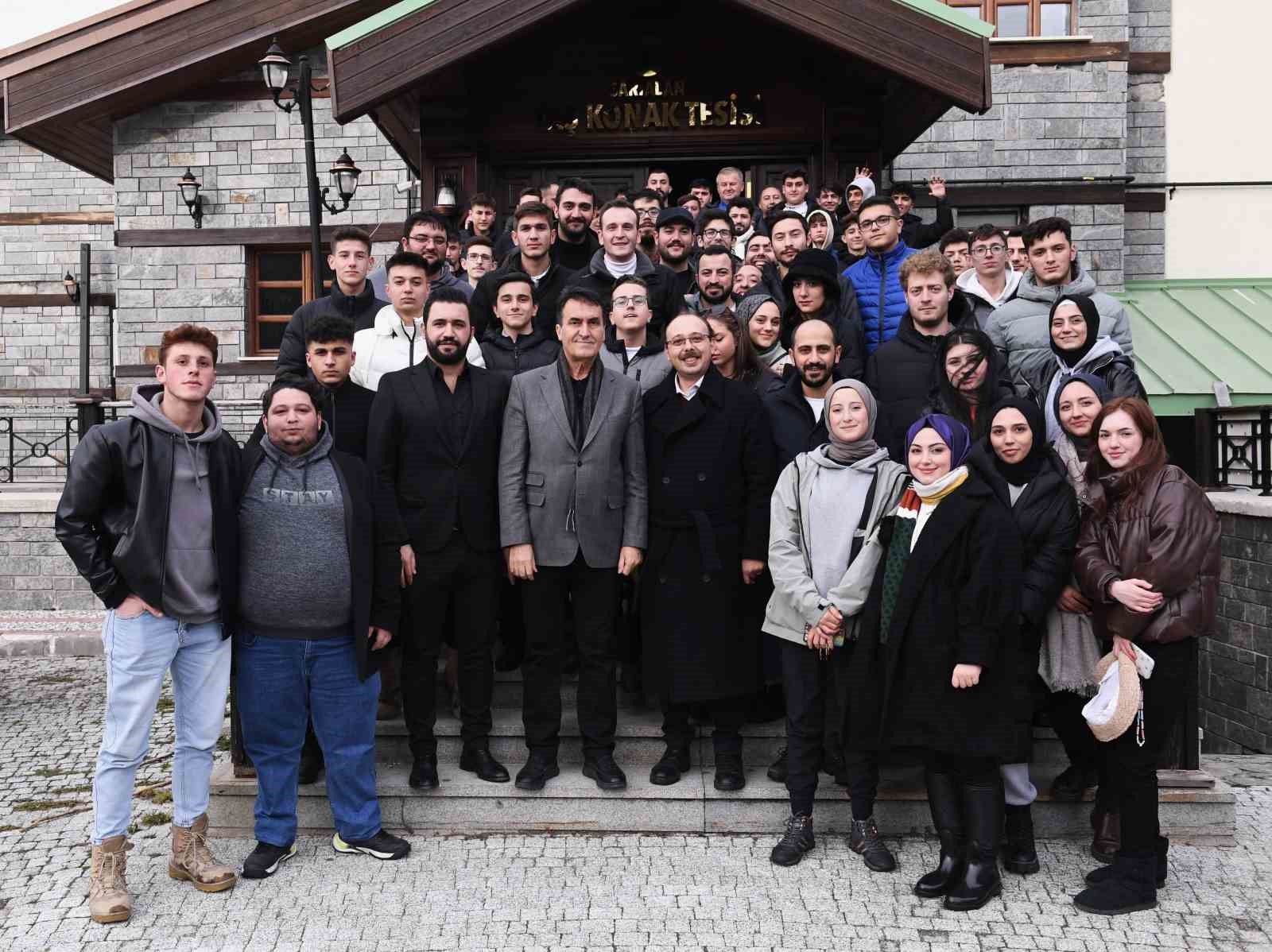 Başkan Dündar, Uludağ’ın zirvesinde gençlerle buluştu