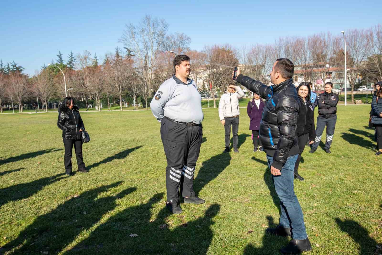 Biber gazının etkisini önce kendileri test etti