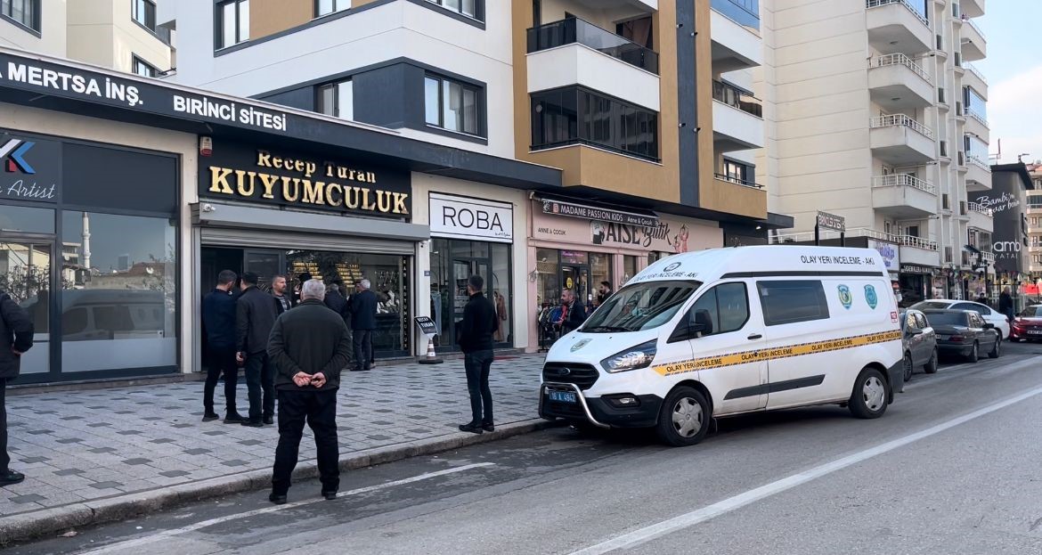 Bursa’da kar maskeli, silahlı kuyumcu soygunu