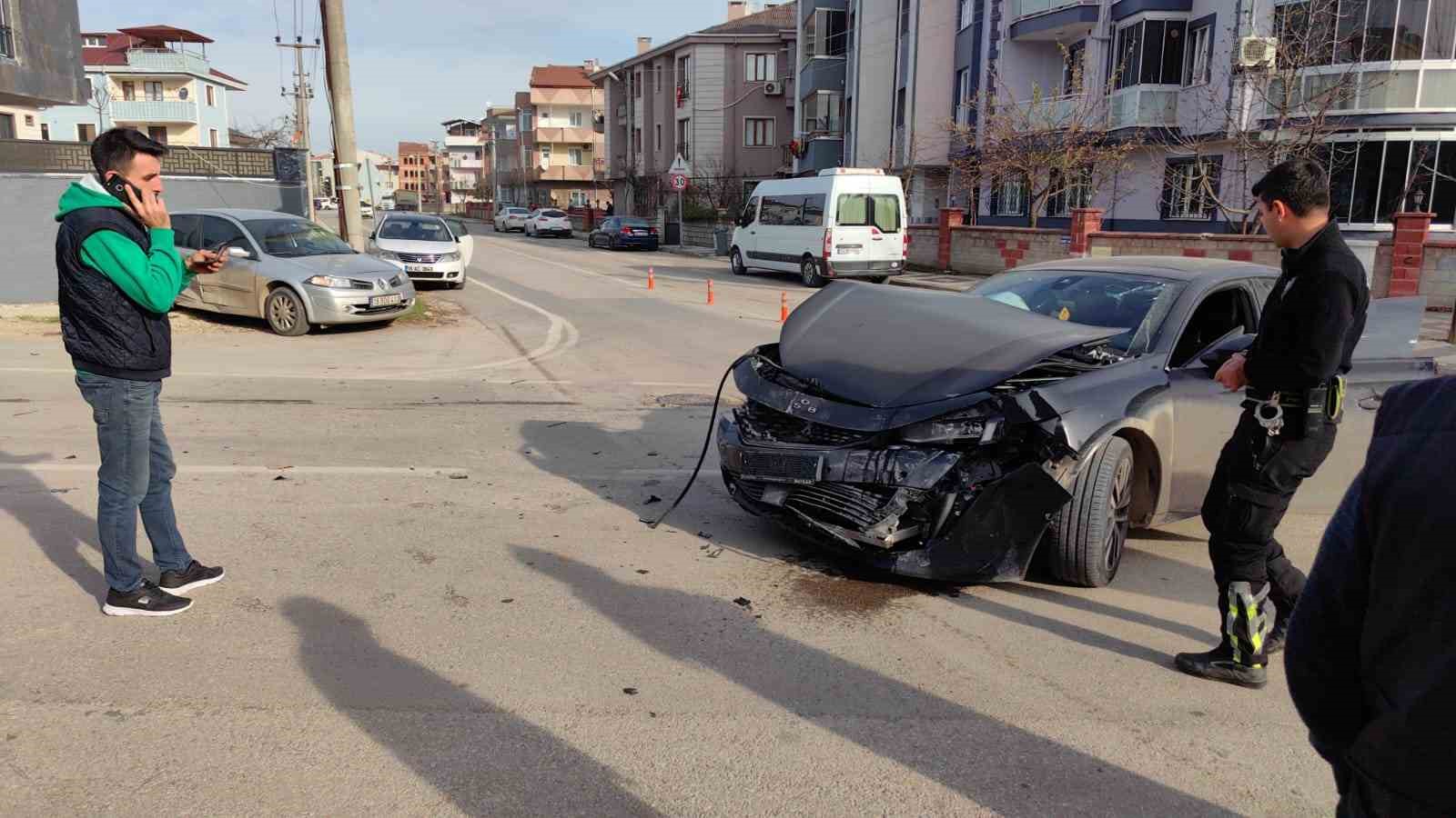 Bursa’da otomobiller çarpıştı: 1 yaralı