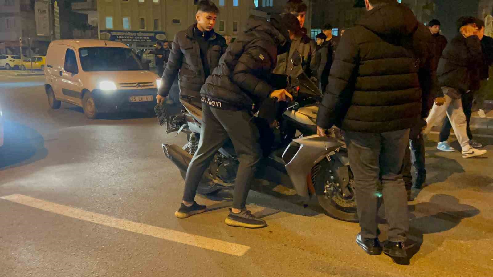 Bursa’da kamyonet motosiklete çarptı