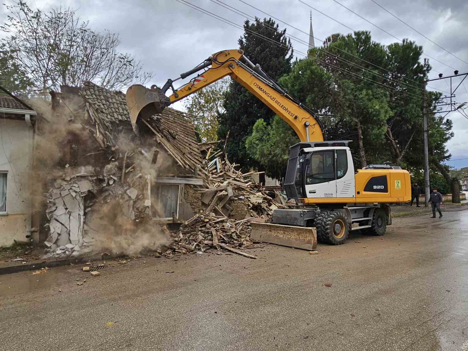 Osmangazi’den mahallelerin çehresini değiştiren yıkım