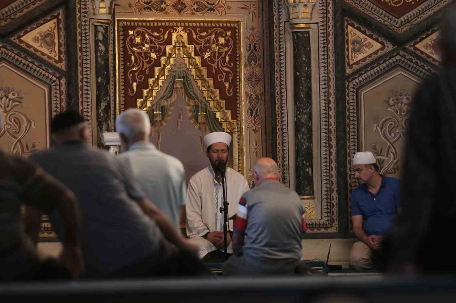 Türkiye’nin her yerinden bu imamı dinlemeye geliyorlar