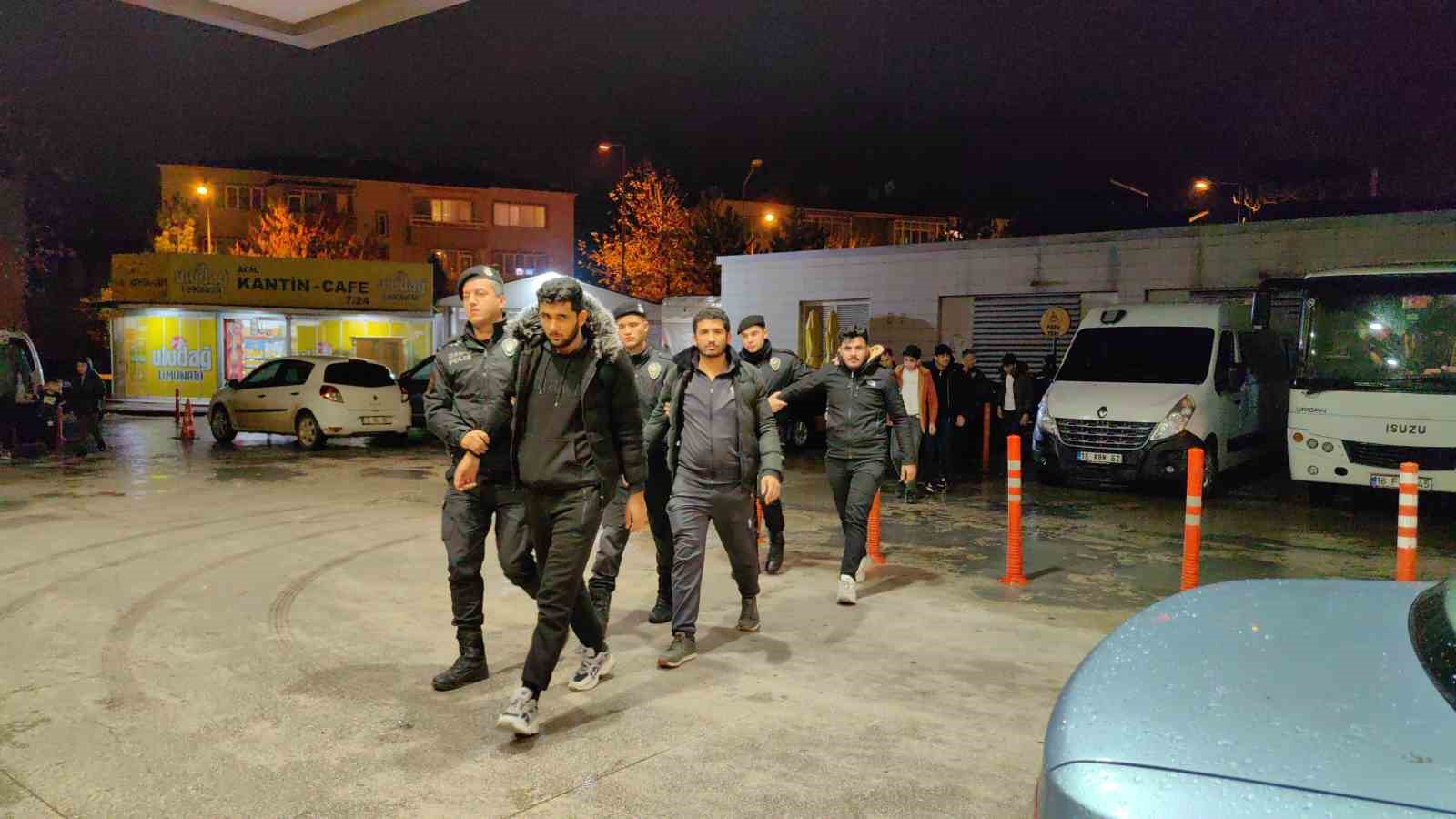 Bursa’da ülkeye kaçak giren 28 Suriyeli yakalandı