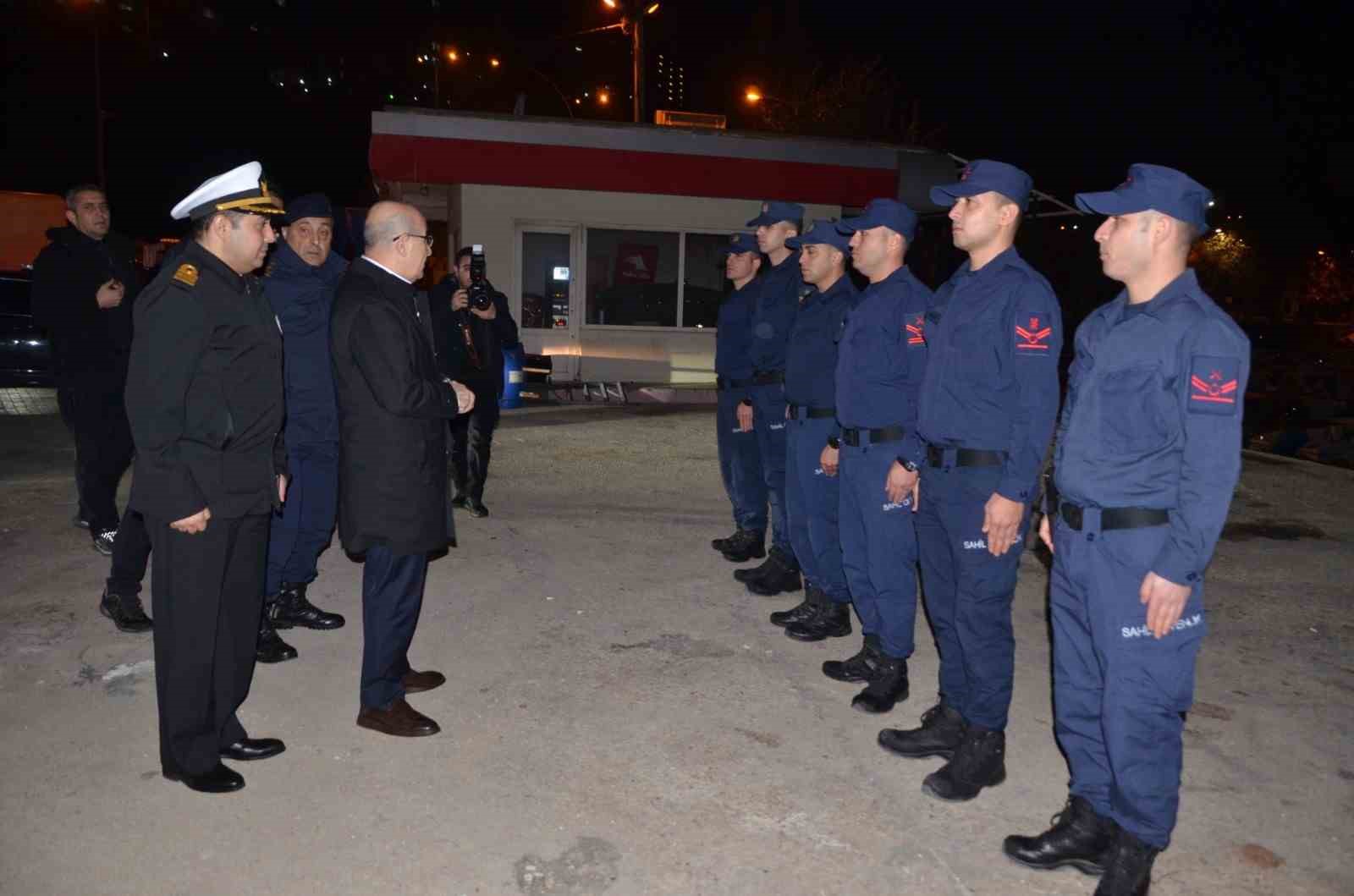 Bursa Valisi Demirtaş, yeni yıla polis ve askerler ile girdi