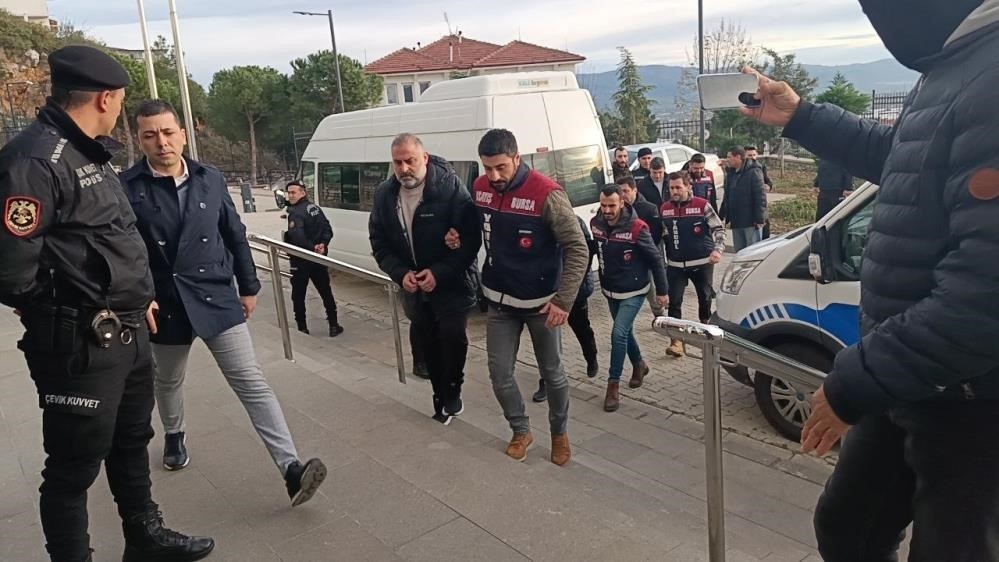 Bursa’daki kuyumcu fonu sanıkları adliyeye sevk edildi: 3 tutuklu