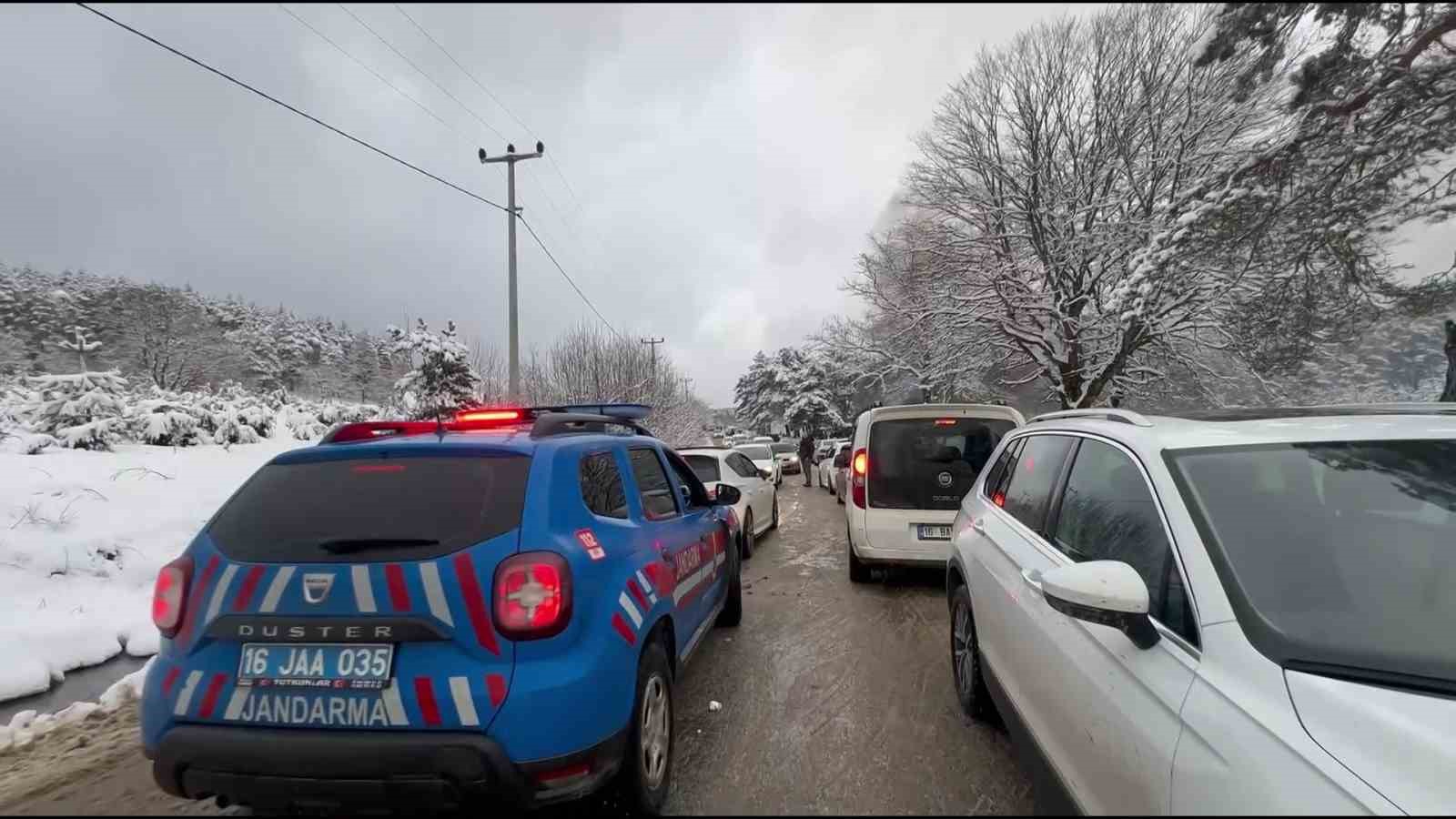 Jandarma ekipleri yolda kalan araçlar için seferber oldu