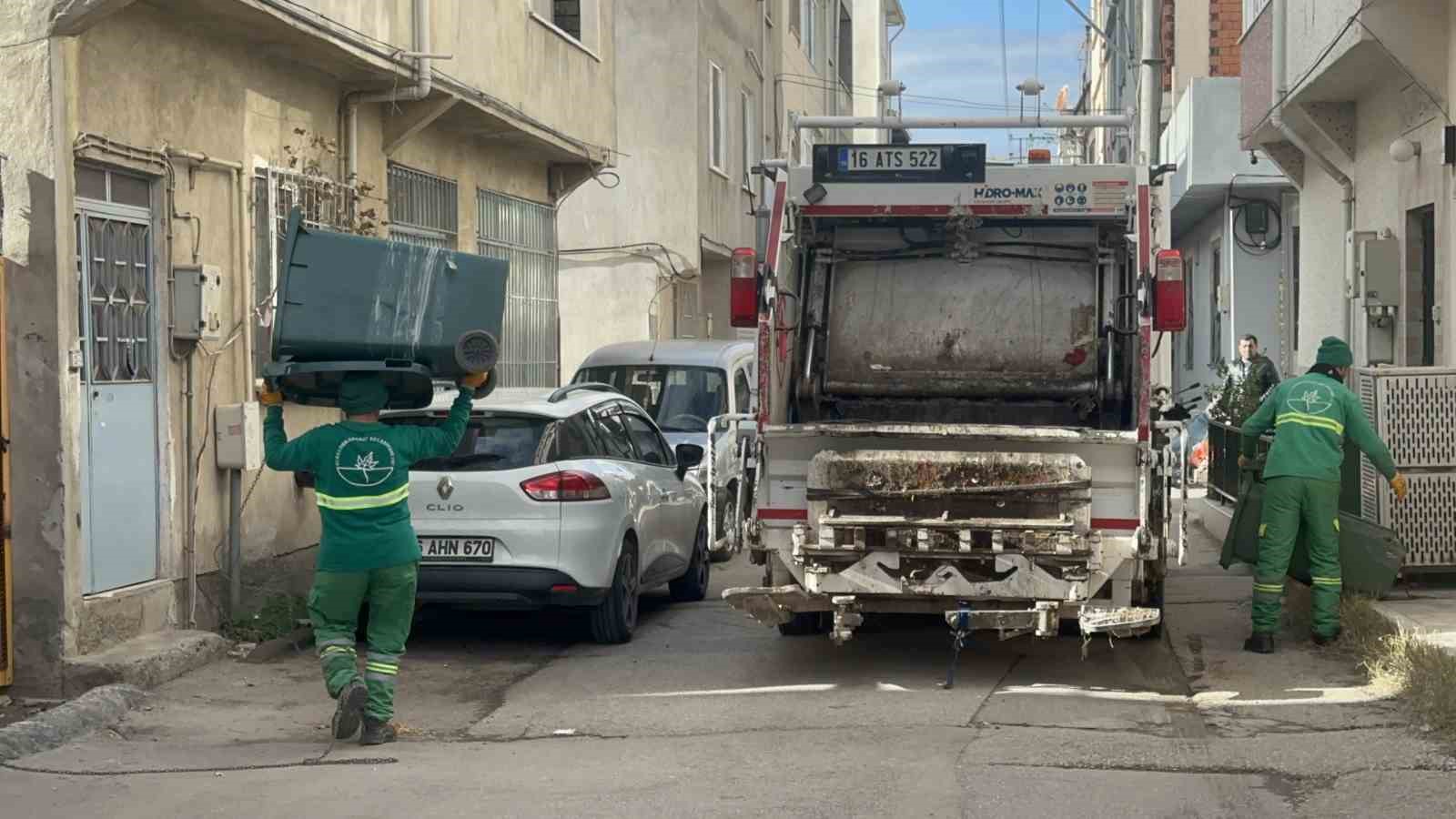 Bursa’da horon oynayan temizlik işçisi yüzleri güldürdü