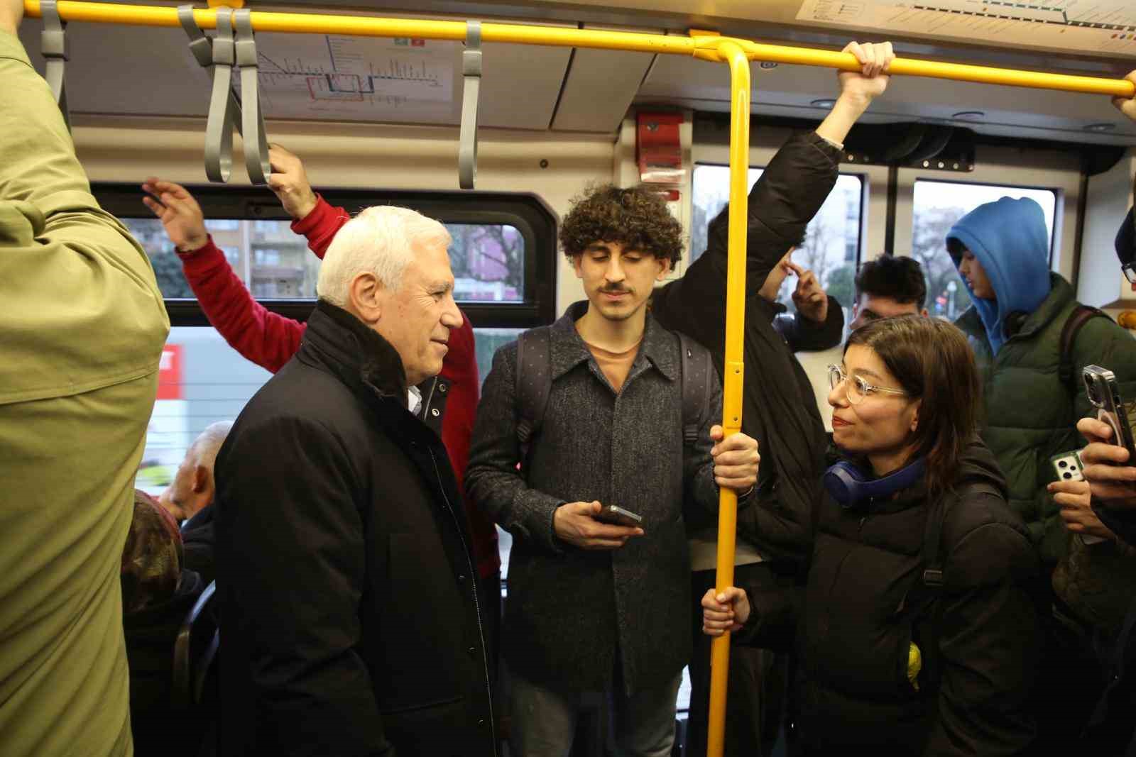 Başkan adayı Bozbey, metroda gençlerle sohbet etti