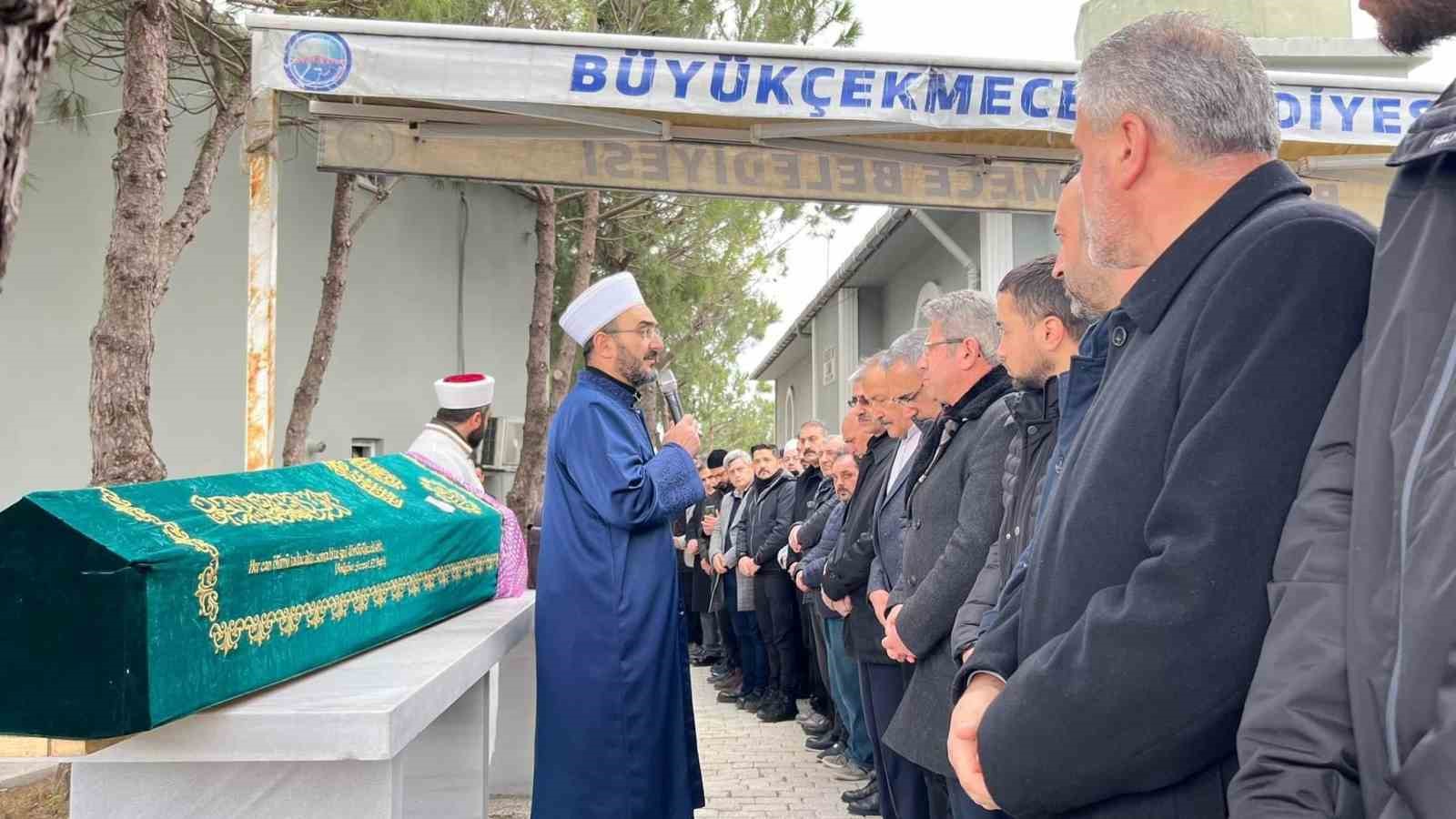 Bursa Müftüsü, annesinin cenaze namazını kıldırdı