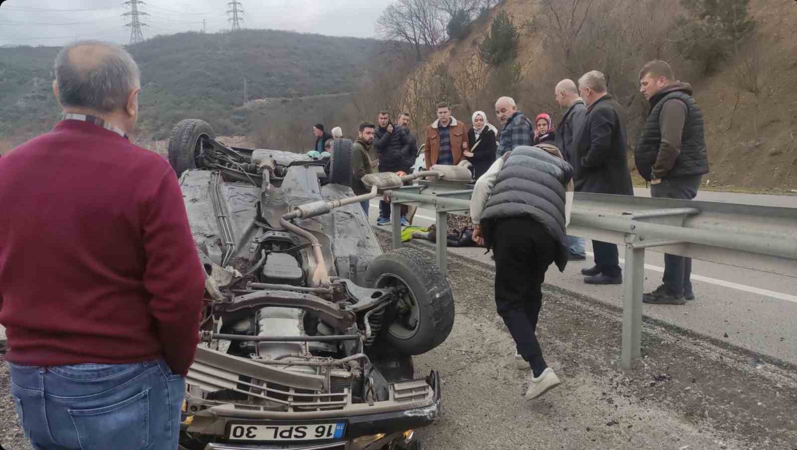 Bursa’da takla atan otomobildeki 2 kişi yaralandı