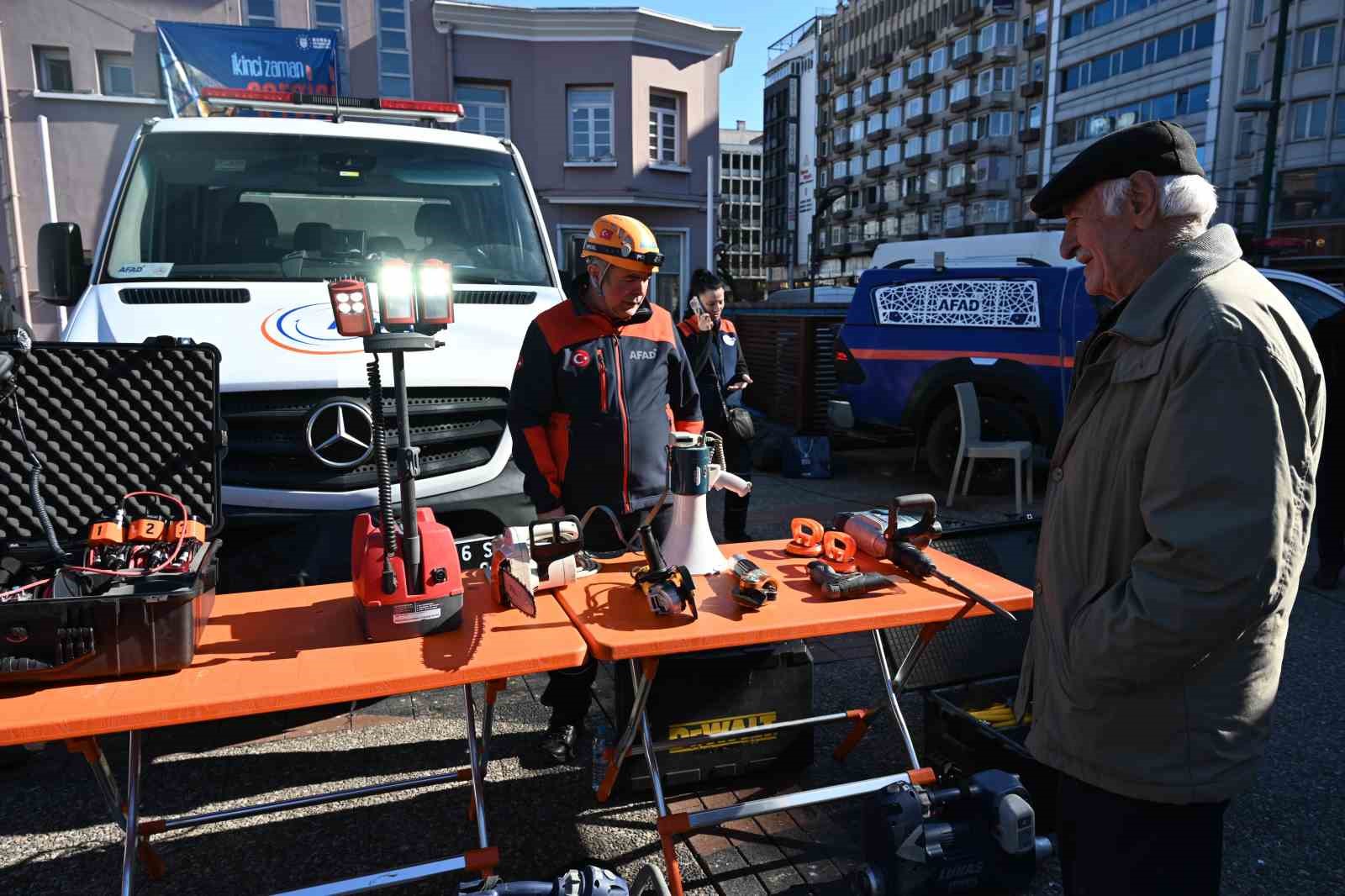 Bursa’da, depremde hayatını kaybedenler anıldı