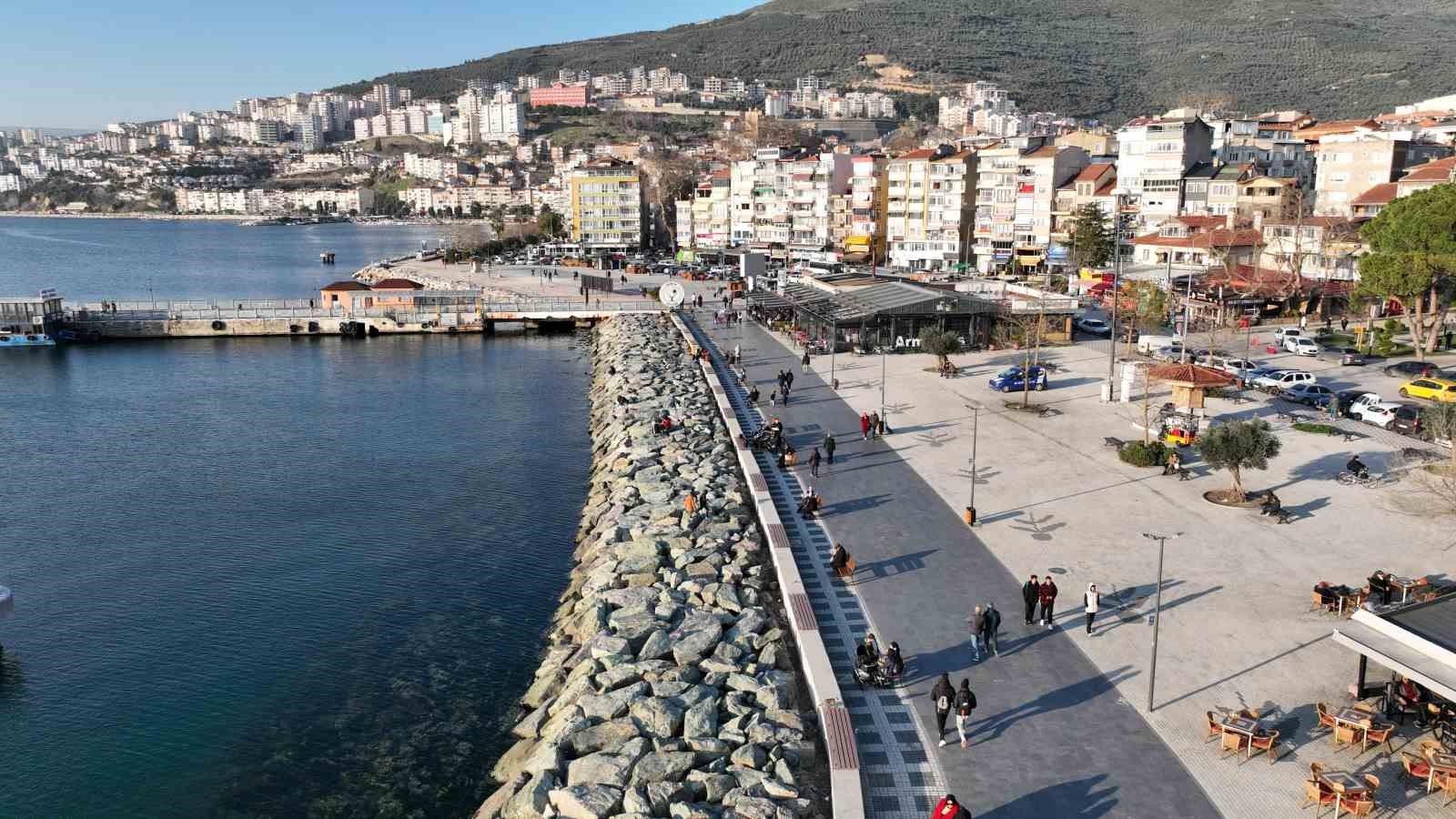 Büyükşehir, Gemlik sahilini yeniliyor