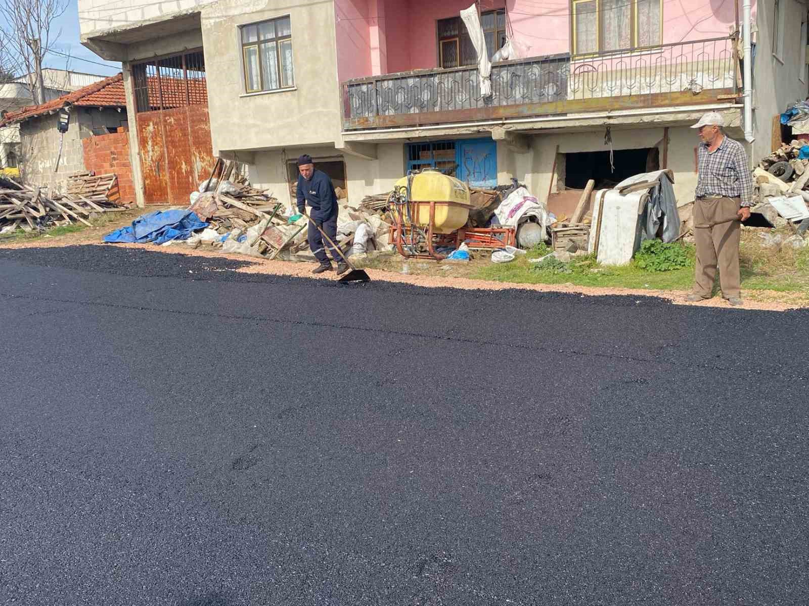 Karacabey’de mahalleler yeni asfalt ve parke taşlarıyla güzelleşiyor