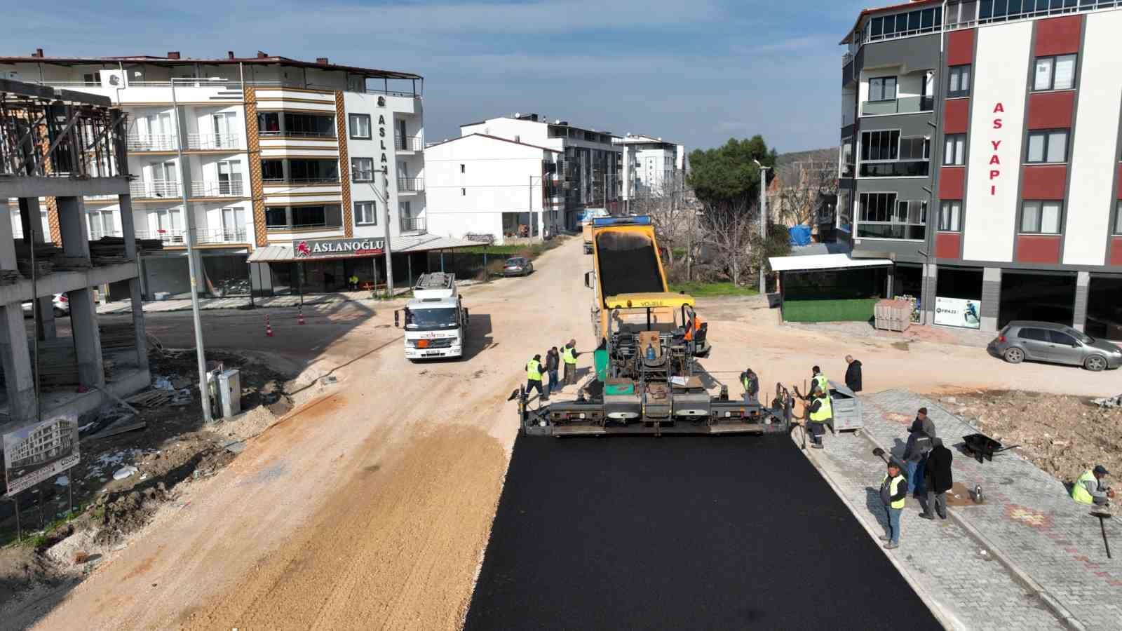 Mustafakemalpaşa’da asfalt çalışmaları