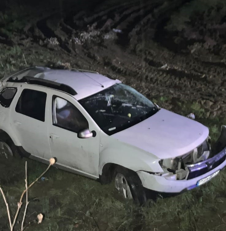 Bursa’da takla atan otomobildeki 2 kişi öldü, 1 kişi yaralandı