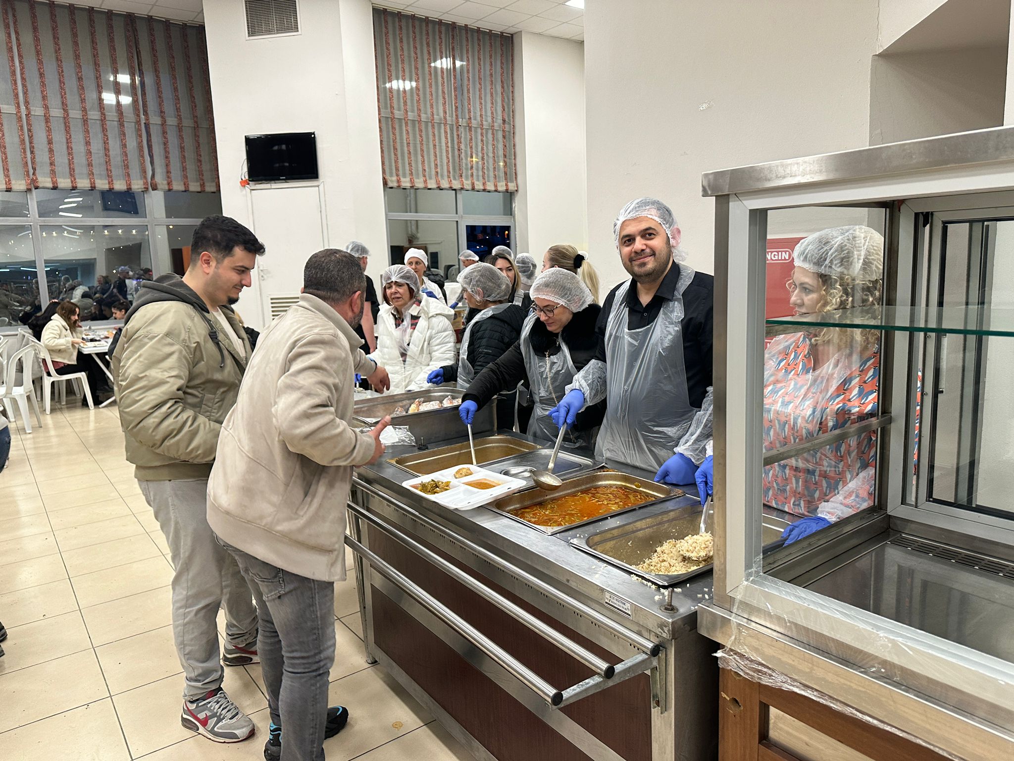 Tophane Rotary Kulübü’nün geleneksel iftar organizasyonu sürüyor