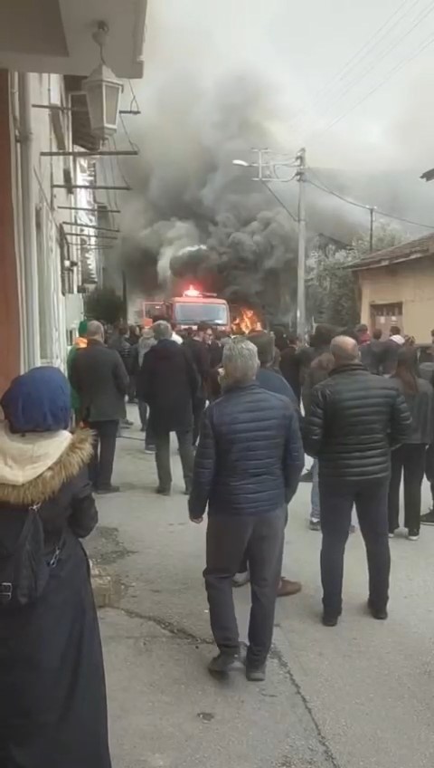 Bursa’da hurdacıda korkutan yangın